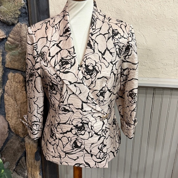 R&M Richards Jackets & Blazers - R&M Richards Black and Cream Floral Blazer